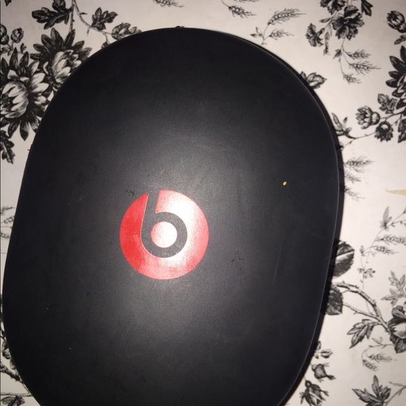 Beats Headphones 🎧 - Picture 4 of 6